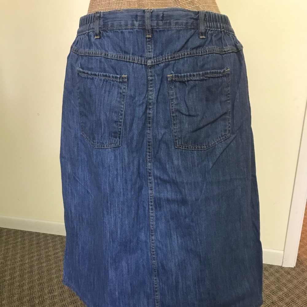 Modest denim skirt 👗
